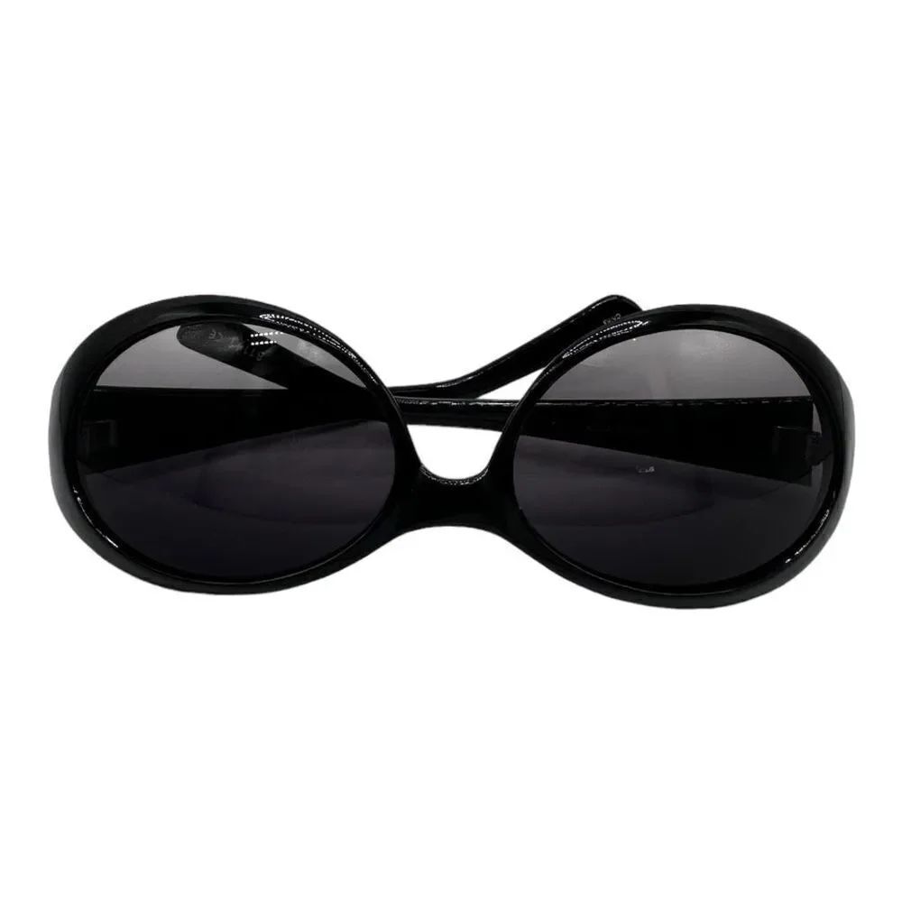 Liz Claiborne black plastic frame oval sunglasses 81141